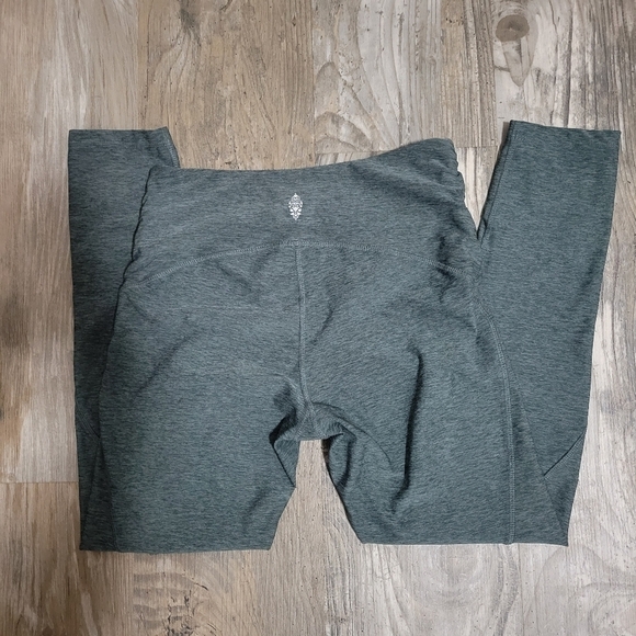 leggings with criss-cross details around waist - Picture 2 of 8